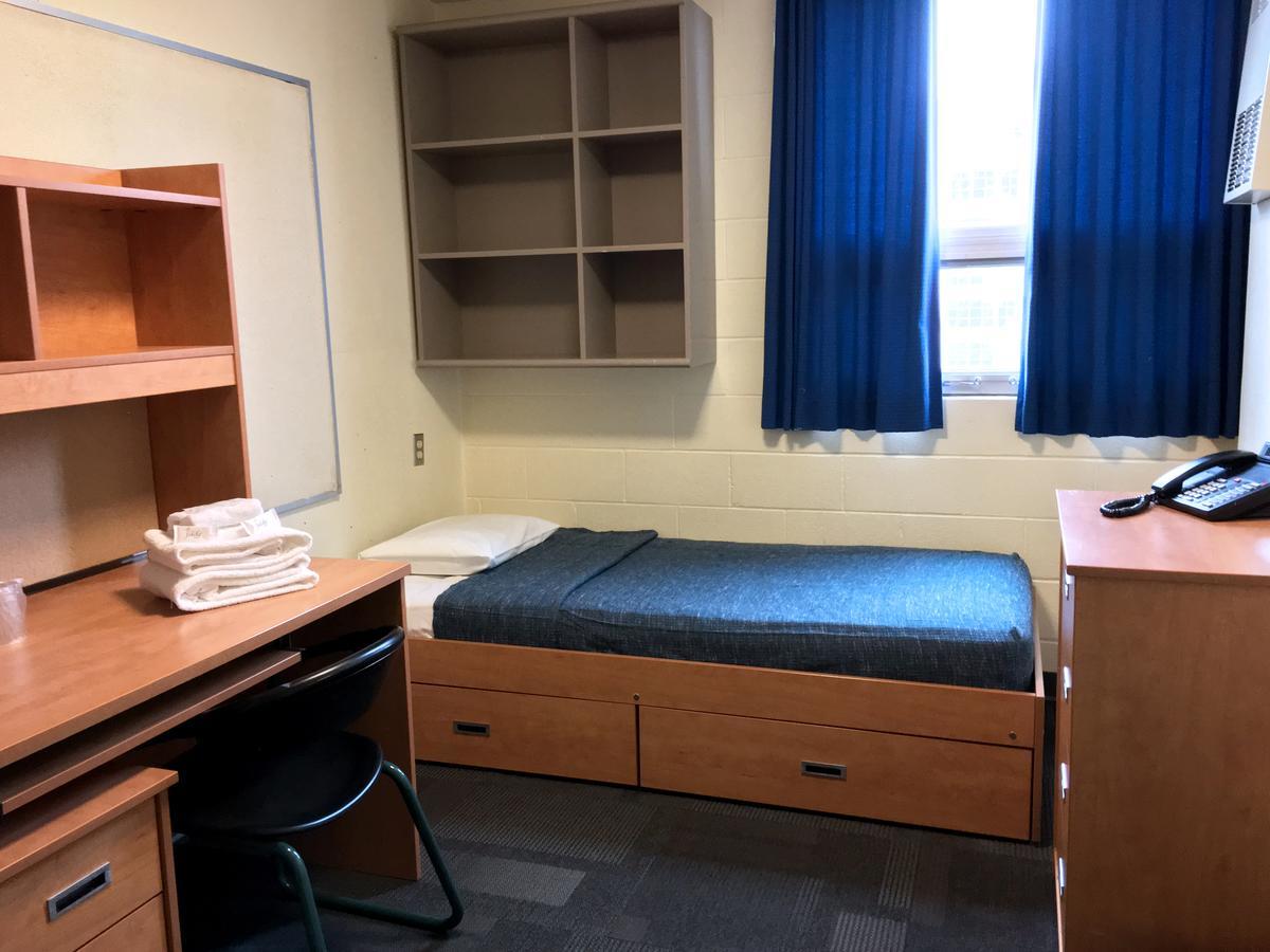 Toronto Metropolitan University- Pitman Hall Residence Экстерьер фото