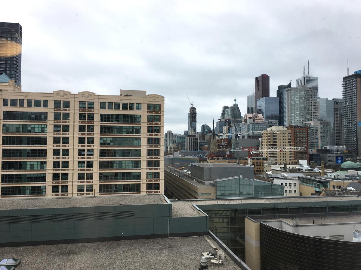 Toronto Metropolitan University- Pitman Hall Residence Экстерьер фото